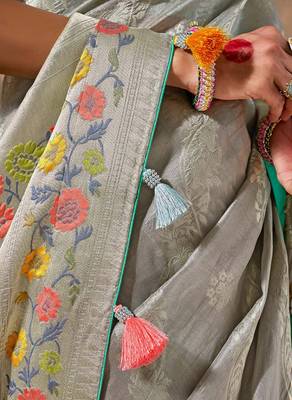 silk blend floral pattern zari work grey saree 4