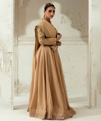 Plain Gold Silk Blend Lehenga With Embroidered Dupatta 3