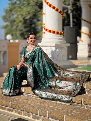 Green soft banarasi silk blend meenakari weaving saree with unstitched blouse 3