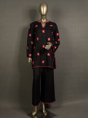 Black embroidered kurta set 4