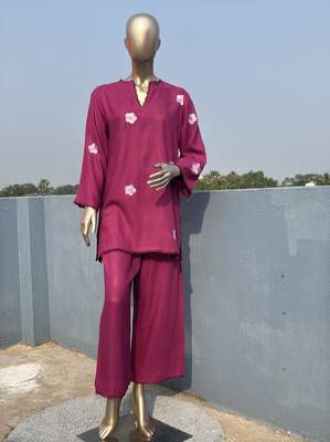 Magenta embroidered kurta set 1
