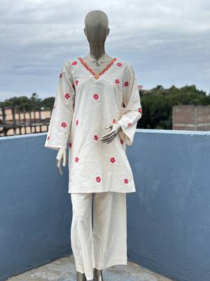 Off white embroidered kurta set 1