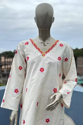 Off white embroidered kurta set