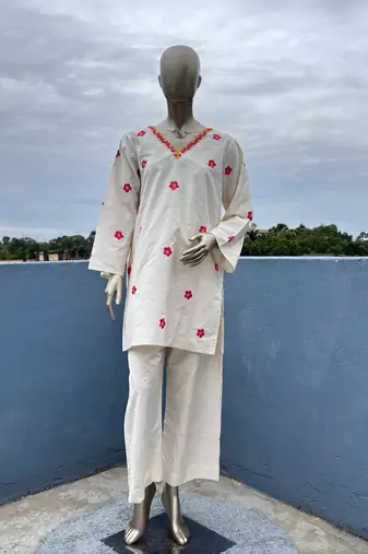 Off white embroidered kurta set