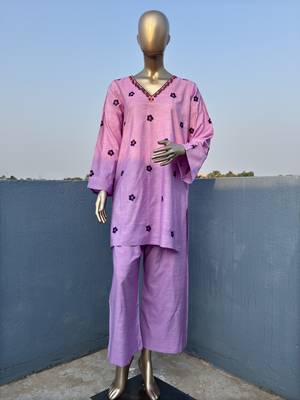 Lavendar embroidered kurta set 3