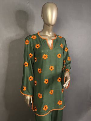 Dark green embroidered kurta set 3