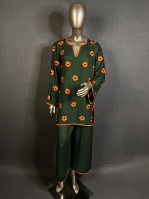 Dark green embroidered kurta set 4