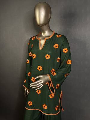 Dark green embroidered kurta set 5