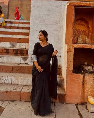 Aakar Raabta | Black Handloom Tissue Saree 1