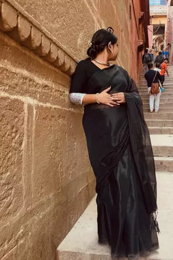 Aakar Raabta | Black Handloom Tissue Saree
