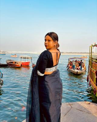 Aakar Raabta | Black Handloom Tissue Saree 4