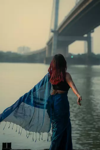 Aakar Turquoise Fleur | Turquoise Blue Handloom Tissue saree