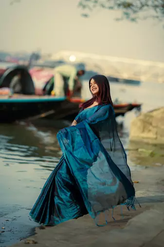 Aakar Turquoise Fleur | Turquoise Blue Handloom Tissue saree