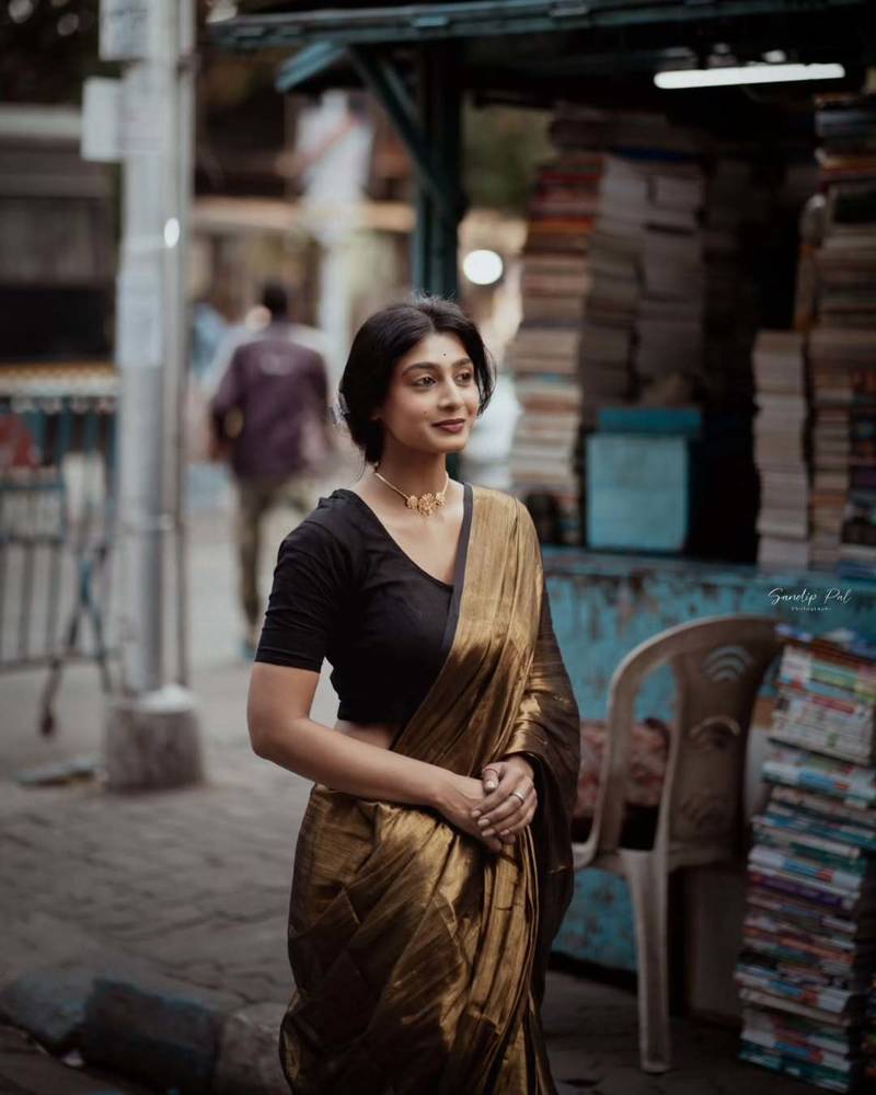 Aakar Swarnika | Gold Handloom Tissue Saree