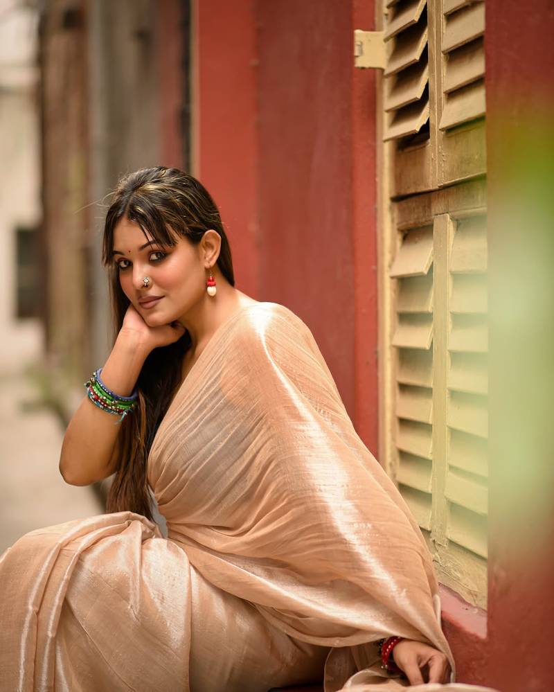 Aakar Creamy Glow | Ivory Handloom Tissue Saree