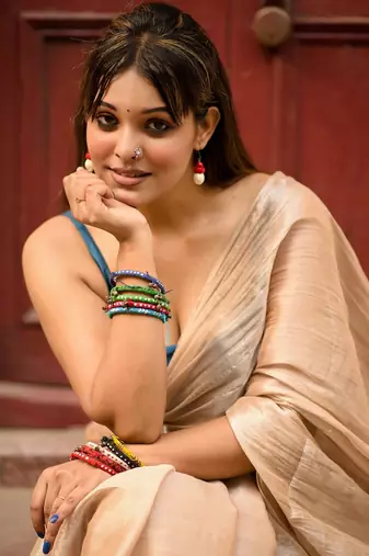 Aakar Creamy Glow | Ivory Handloom Tissue Saree