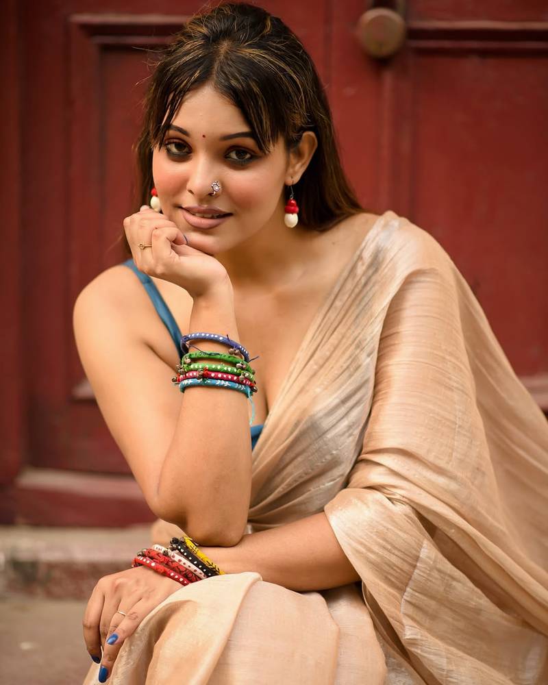 Aakar Creamy Glow | Ivory Handloom Tissue Saree