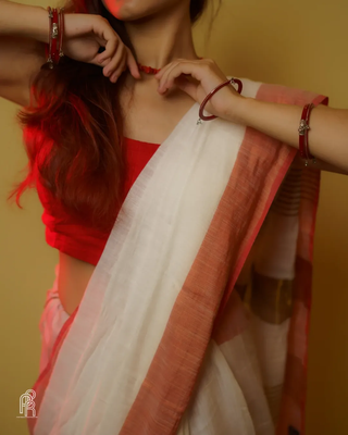 Aakar Aagomoni | White Handloom Cottton Saree With Red border 3