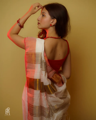 Aakar Aagomoni | White Handloom Cottton Saree With Red border 6