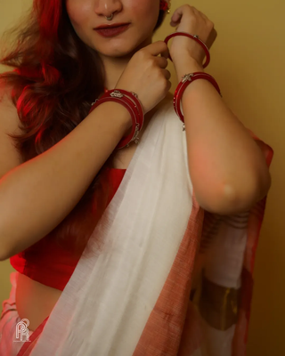 Aakar Aagomoni | White Handloom Cottton Saree With Red border 7