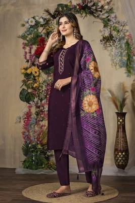 Wine colour embroidered work roman silk Kurta set for women 2