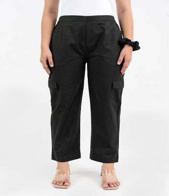 Black cotton  solid cargo pant 1