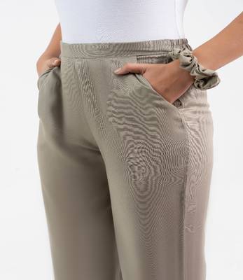 Light brown solid viscose pant with pleated bottom 2