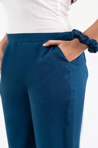 Sapphire solid viscose pant with pleated bottom