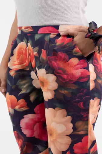 Bold floral printed cotton  pant