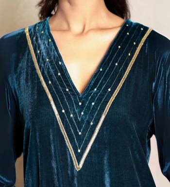 Teal hand embroidered kurta with zari detailing 2