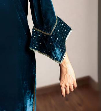 Teal hand embroidered kurta with zari detailing 3