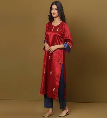 Embroidered mashru silk kurta set with dupatta 3