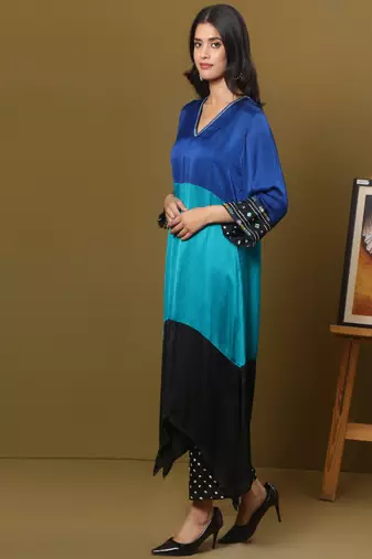 Colour block kurta set with sleeves detailing