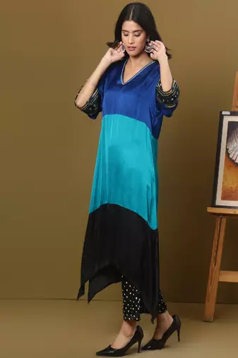 Colour block kurta set with sleeves detailing