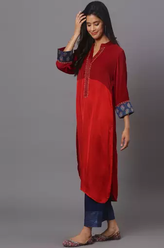 Colour block kurta set with sleeves detailing