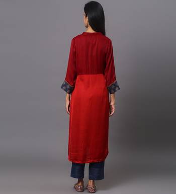 Colour block kurta set with sleeves detailing 4