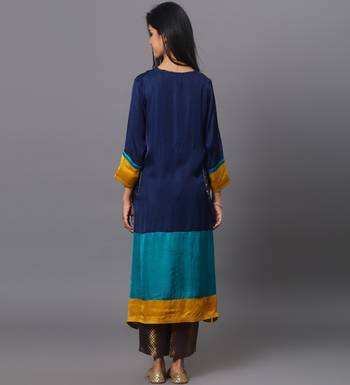 Colour block kurta set with brocade pants 5