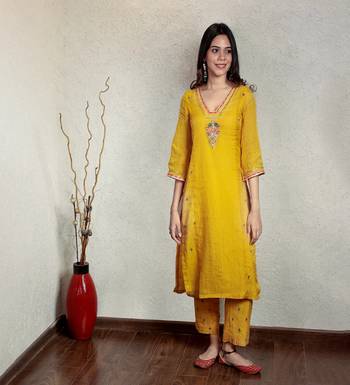 Yellow tissue chanderi hand embroidered v-neck  kurta set with dupatta 2
