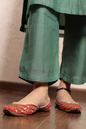 Green tissue chanderi hand embroidered v-neck kurta set with organza dupatta