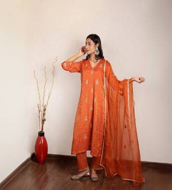 Orange tissue chanderi hand embroidered kurta set with dupatta 2