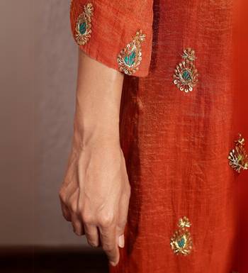 Orange tissue chanderi hand embroidered kurta set with dupatta 3