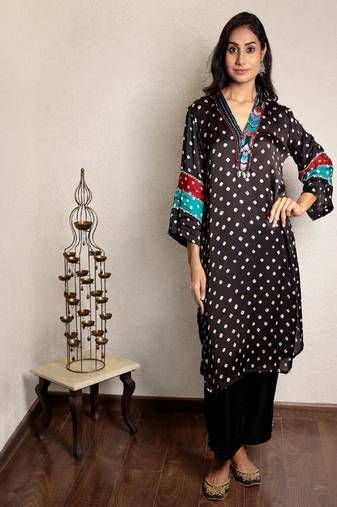 Black bandhani kurta set with thread work