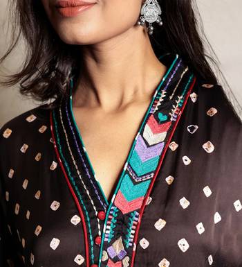 Black bandhani kurta set with thread work 2