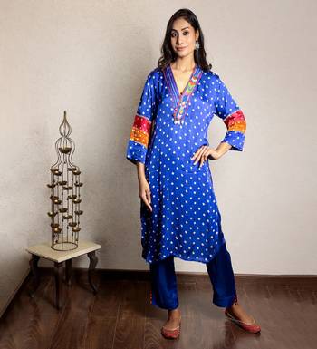 Blue bandhani kurta set with thread work 1