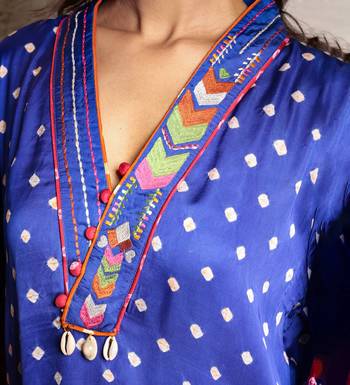 Blue bandhani kurta set with thread work 2