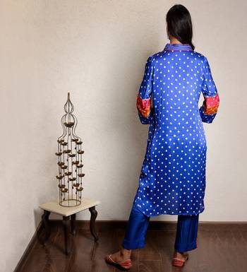 Blue bandhani kurta set with thread work 5