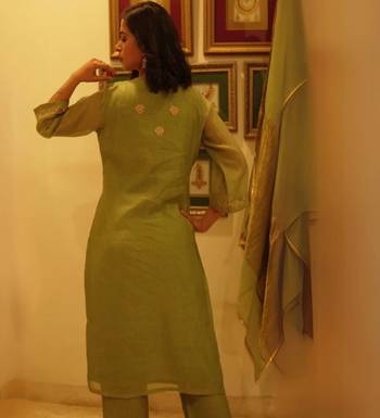 Green chanderi embroidered suit set with dupatta 2