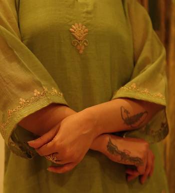 Green chanderi embroidered suit set with dupatta 3