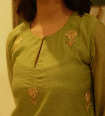 Green chanderi embroidered suit set with dupatta 5