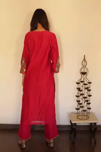 Red chanderi hand embroidered kurta set with organza dupatta